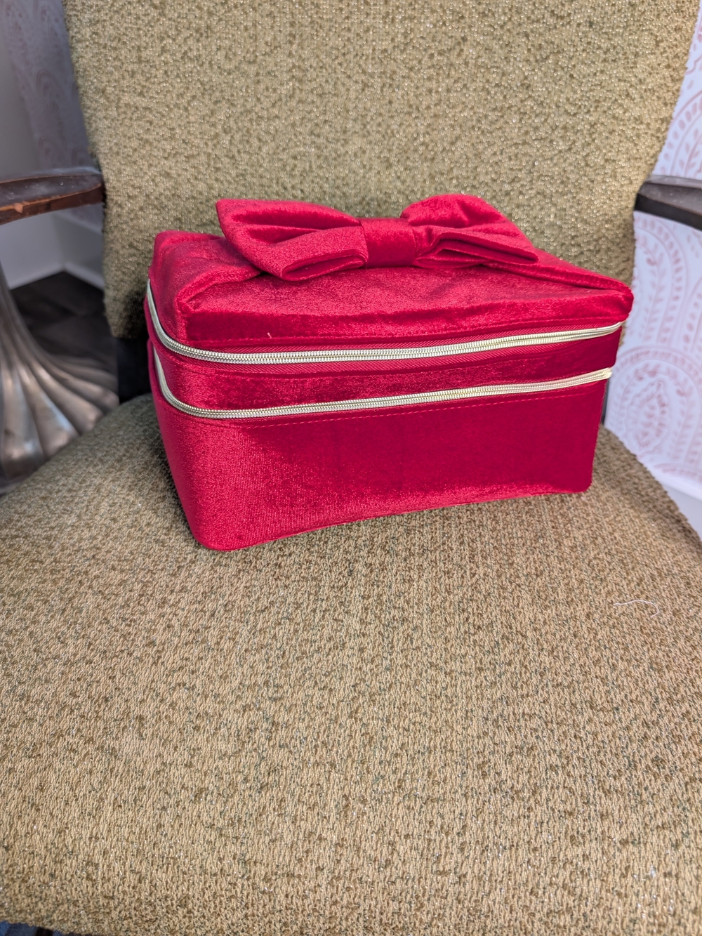 Estee Lauder Red Velvet Bow Cosmetic Case